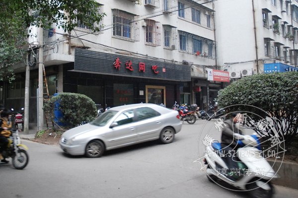 不堪重负的南津路  五金交电城成车主\